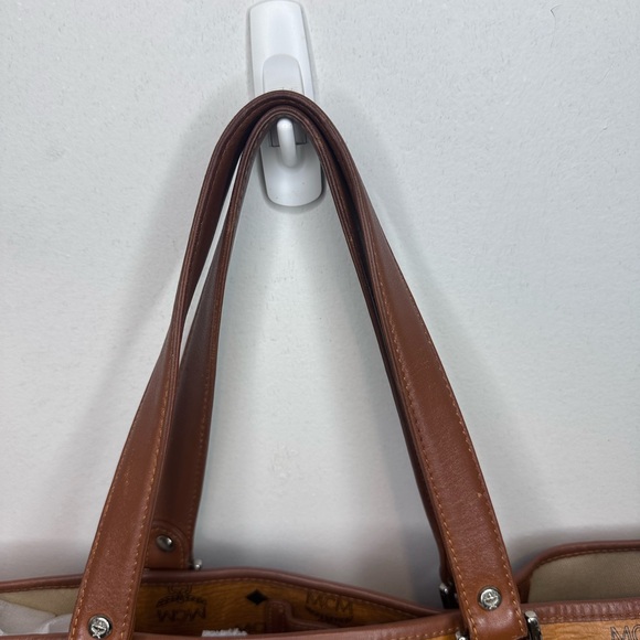 MCM Visetos Tote - Picture 3 of 9